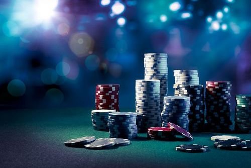 Capsa Susun three-hand card layout on panengg slot dealer table